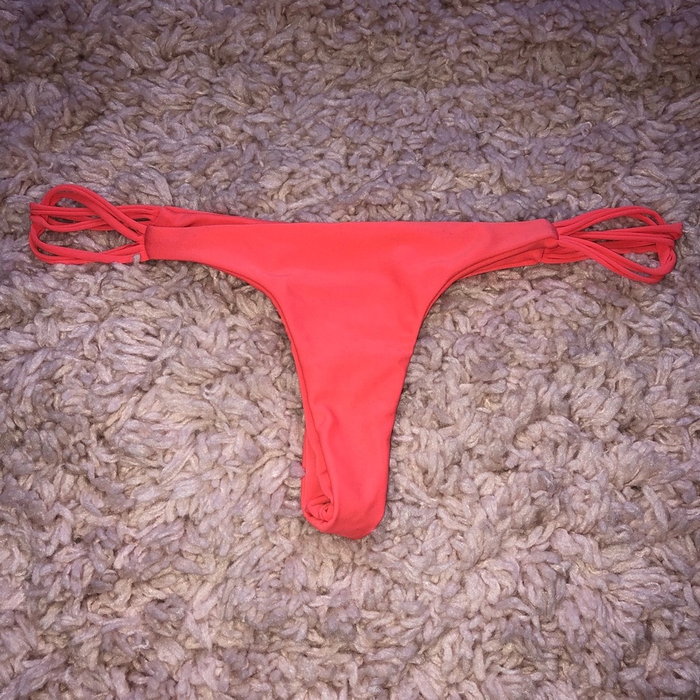 Cheeky bikini bottoms